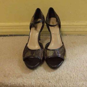 Tahari Marsha heels size 6